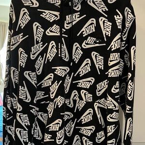 Nike men’s sweatshirt.
